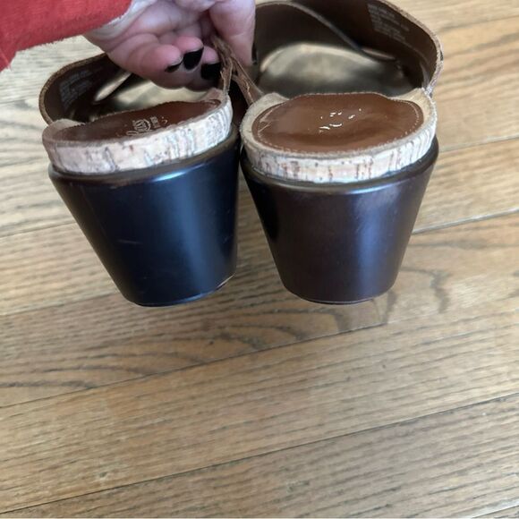 G.H. Bass & Co. MaryAnn Tan Wedge Sandals Size 9.5 - Picture 5 of 8